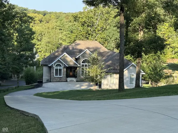 11911 W Grandview DR, Columbus, IN 47201