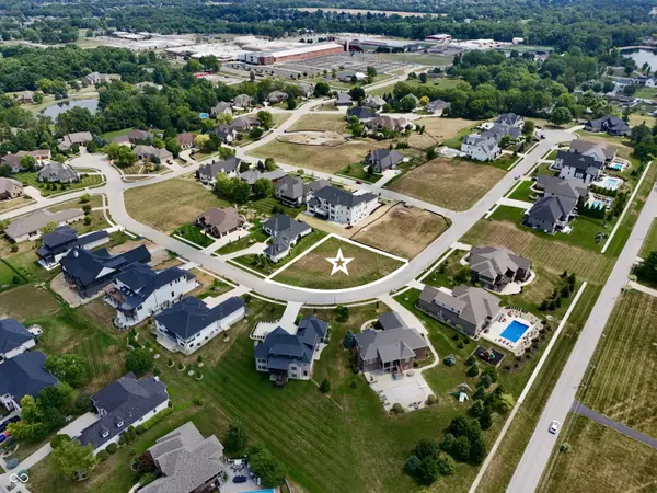 5232 Nottinghill CT, Greenwood, IN 46143