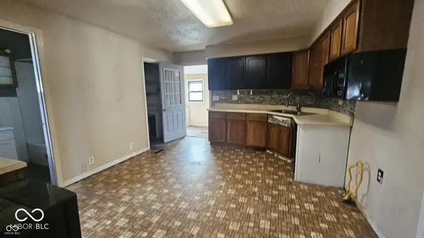 204 E Sherman ST, Windfall, IN 46076