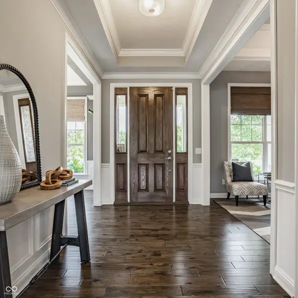 7439 Blackstone DR, Zionsville, IN 46077