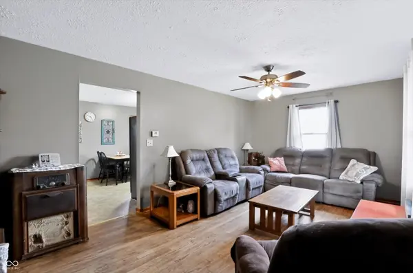 890 E Gray ST, Martinsville, IN 46151
