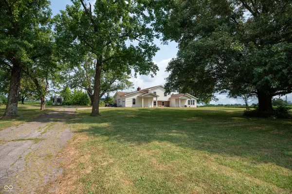 8464 E 25th ST, Columbus, IN 47203