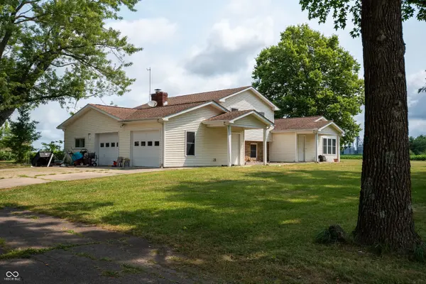 8464 E 25th ST, Columbus, IN 47203