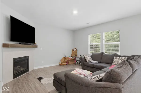1266 Bolton PL, Avon, IN 46123