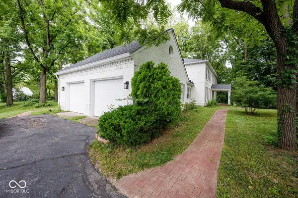 8404 Oaklandon RD, Indianapolis, IN 46236