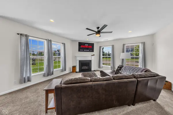 9875 Gallop LN, Fishers, IN 46040