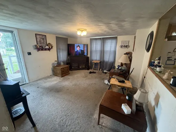17 W Oak ST, Orestes, IN 46001