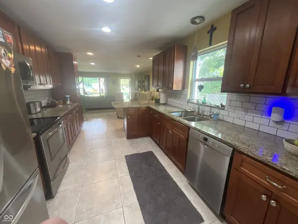 525 Arthur DR, Carmel, IN 46280