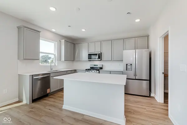 3792 Sterling DR, Whitestown, IN 46075