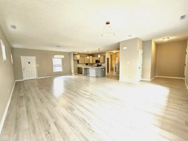 7252 Lockford WALK N, Avon, IN 46123