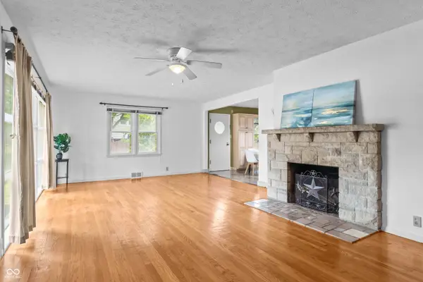 627 E Main ST, Plainfield, IN 46168