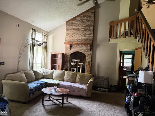 5586 W Beechwood LN, New Palestine, IN 46163