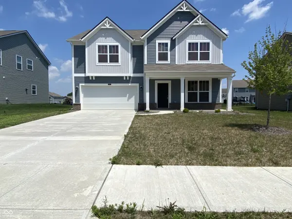 5668 Grosbeak DR, Greenwood, IN 46143
