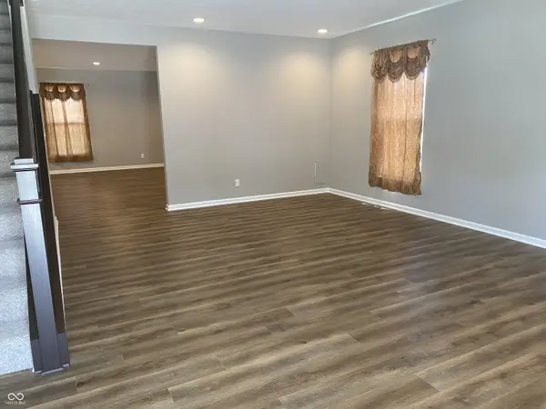 5668 Grosbeak DR, Greenwood, IN 46143