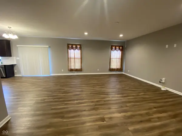 5668 Grosbeak DR, Greenwood, IN 46143
