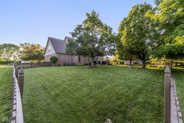 1187 Forest Commons DR, Avon, IN 46123