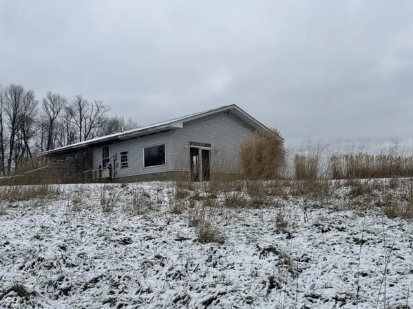 348 W Middle ST, Rosedale, IN 47874