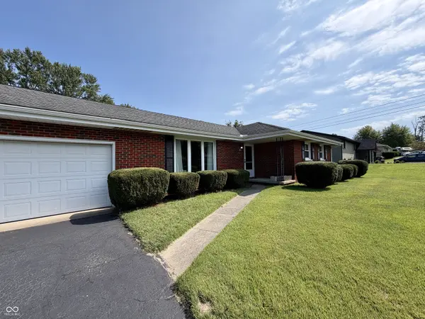8136 E Hoover DR, Seymour, IN 47274