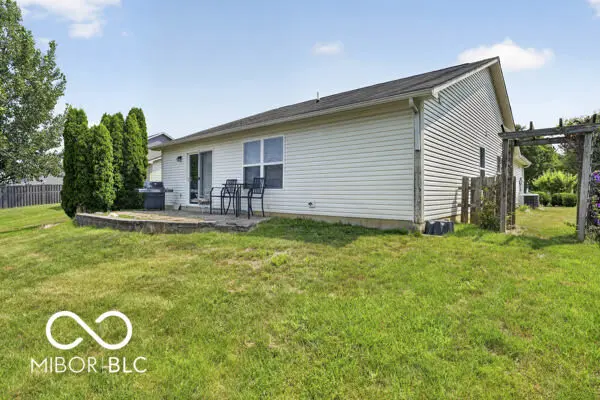160 Thistlewood DR, Greenfield, IN 46140