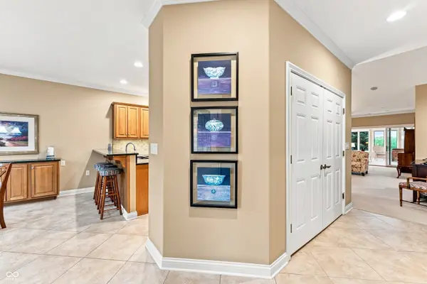 3971 Melbourne DR, Columbus, IN 47203