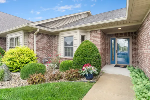 3971 Melbourne DR, Columbus, IN 47203