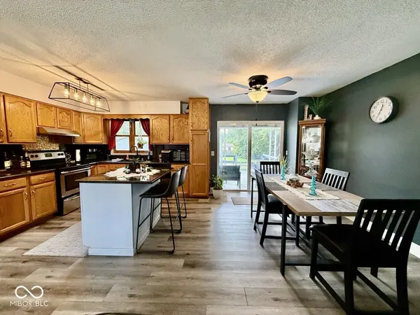 1564 W Sitting Bull DR, Terre Haute, IN 47802