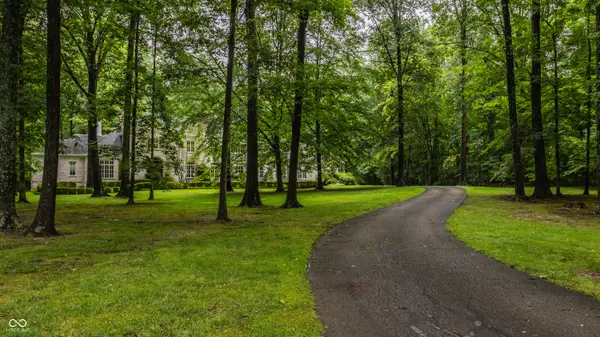 9150 Timberwolf LN, Zionsville, IN 46077