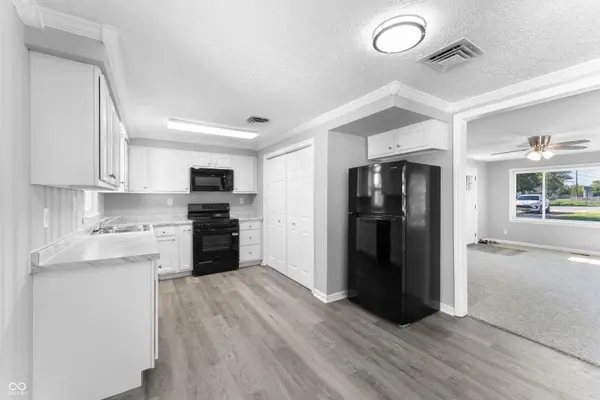 904 Twin Circle DR, Seymour, IN 47274