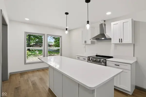 10465 Woodlawn DR, Carmel, IN 46280