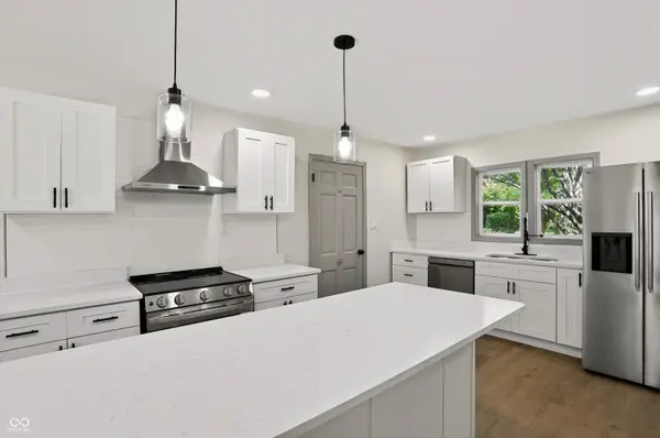 10465 Woodlawn DR, Carmel, IN 46280