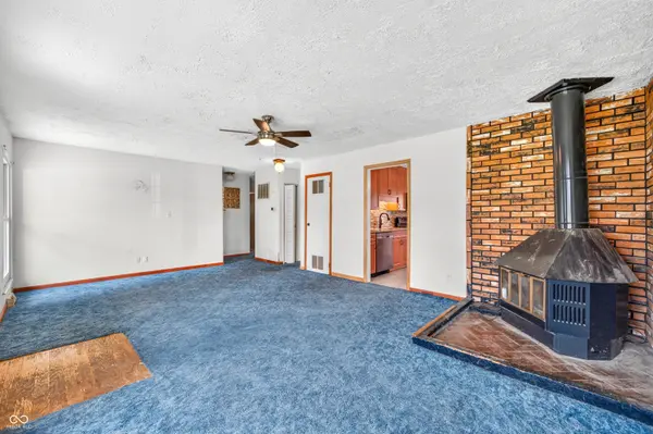 302 Oakden RD, Whiteland, IN 46184
