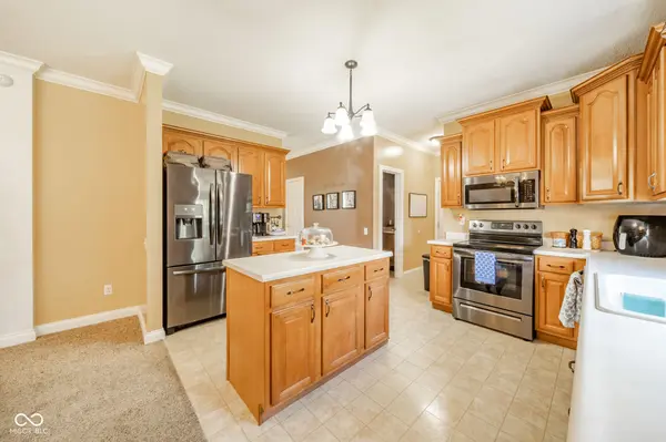2700 W Ashbrook LN, Muncie, IN 47304