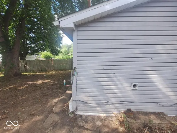 2209 E Lynn ST, Anderson, IN 46016