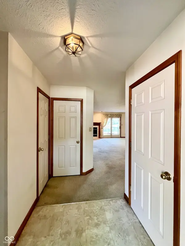 6446 Bay Harbor LN, Indianapolis, IN 46254