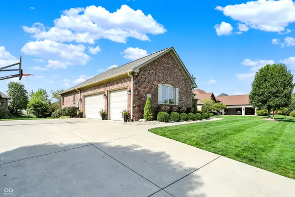1782 Calvert Farms DR, Greenwood, IN 46143