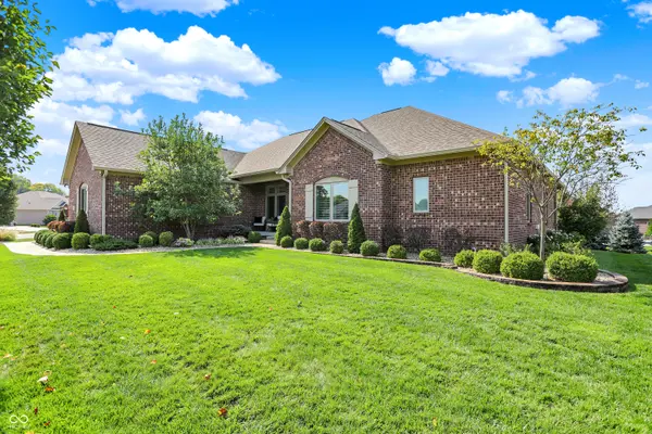 1782 Calvert Farms DR, Greenwood, IN 46143
