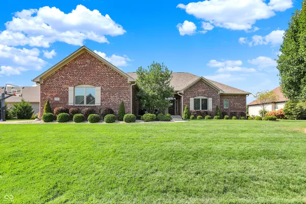 1782 Calvert Farms DR, Greenwood, IN 46143
