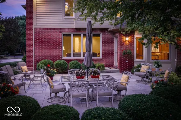 10512 Chestnut Hill CIR, Fishers, IN 46037