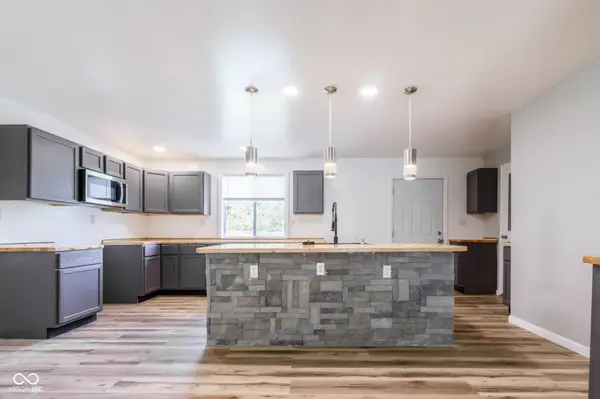 2469 Country Manor ST, North Vernon, IN 47265
