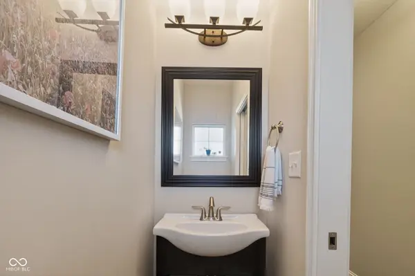 9737 Thorne Cliff WAY #104, Fishers, IN 46037