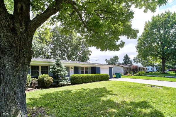 635 Lake View DR, Zionsville, IN 46077
