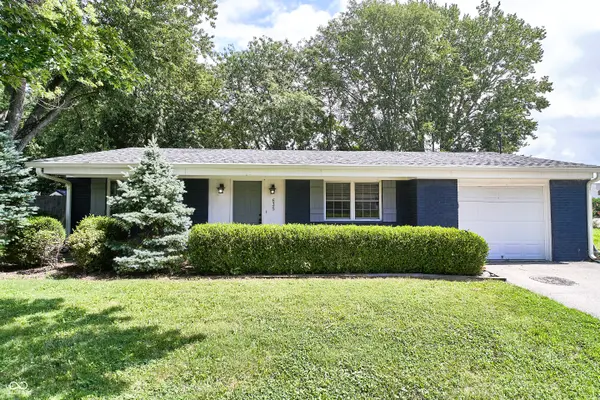 635 Lake View DR, Zionsville, IN 46077