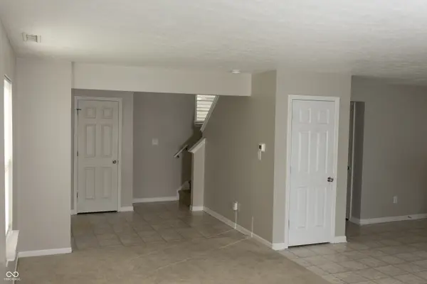 2122 Cedarmill DR, Franklin, IN 46131