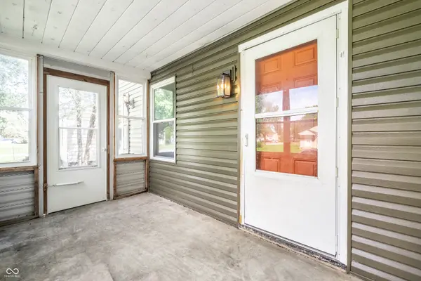 1961 N Dequincy ST, Indianapolis, IN 46218