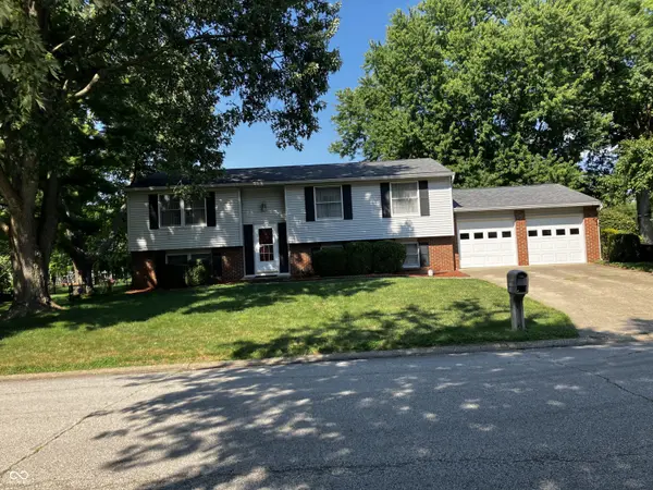 8451 Royal Meadow DR, Indianapolis, IN 46217