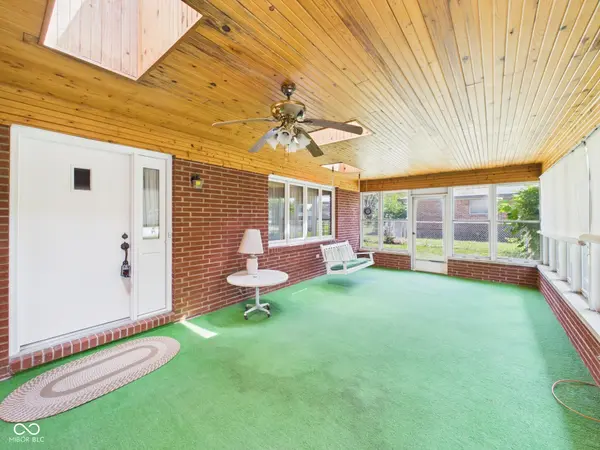 9 W Whitehall WAY, Anderson, IN 46013