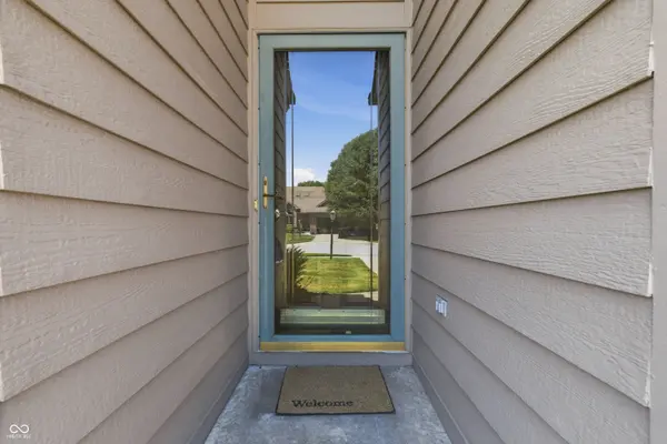 737 Cottage LN, Greenwood, IN 46143