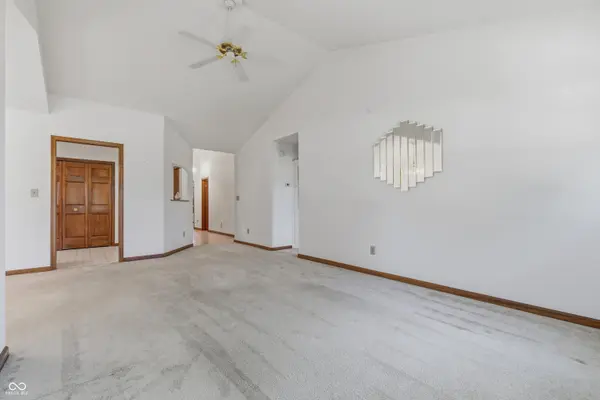 737 Cottage LN, Greenwood, IN 46143