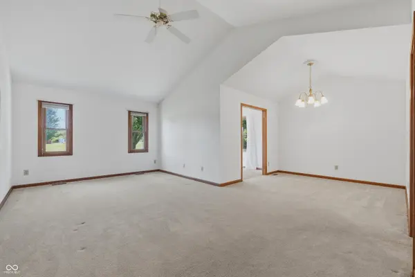 737 Cottage LN, Greenwood, IN 46143