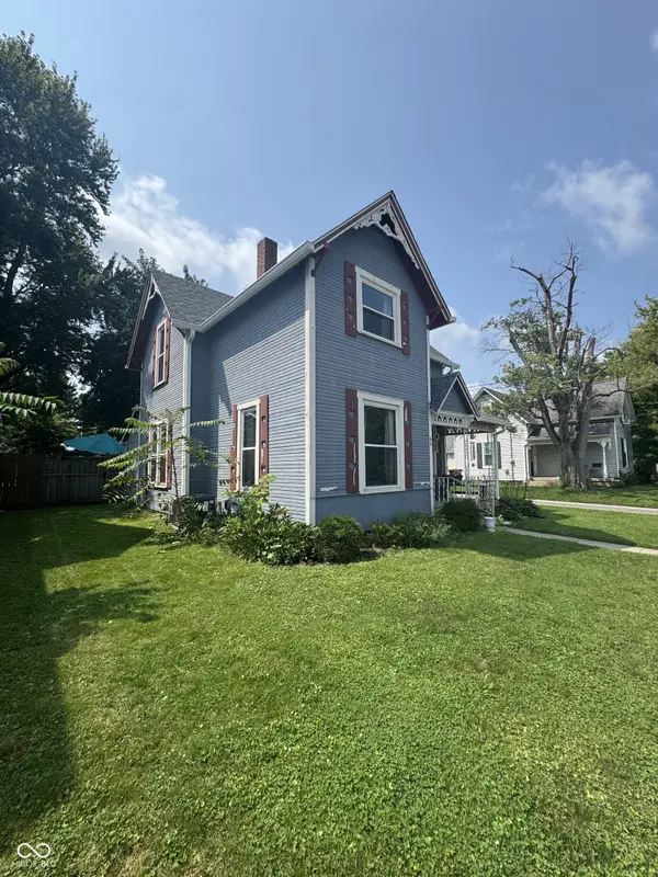 45 Meadow DR, New Palestine, IN 46163